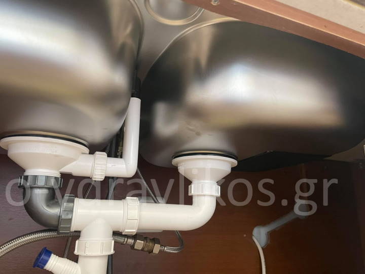 υδραυλικός ανθούσα διπλό σιφώνι νεροχύτη
