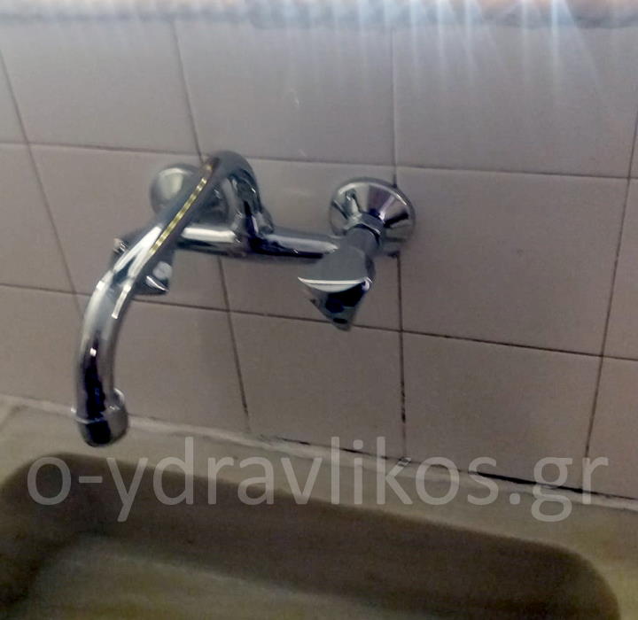 υδραυλικός δροσιά μπαταρία νεροχύτη