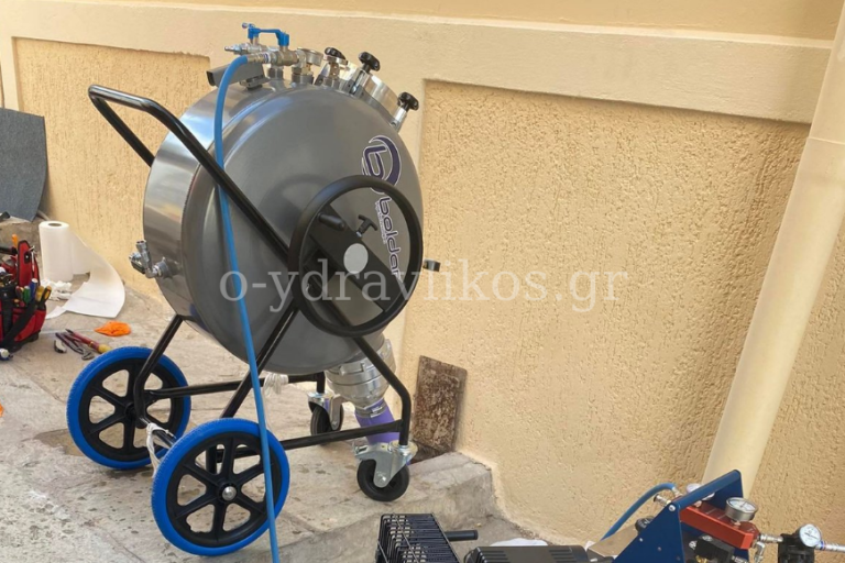Επισκευή σωλήνα αποχέτευσης στην Πλάκα